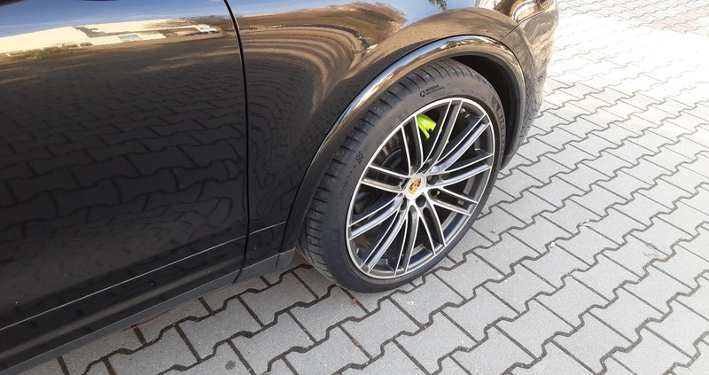 Porsche Cayenne cena 157000 przebieg: 131000, rok produkcji 2017 z Kraków małe 277